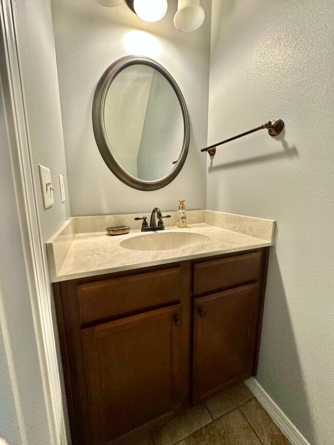 Foto del edificio - 240 Water Oaks Loop