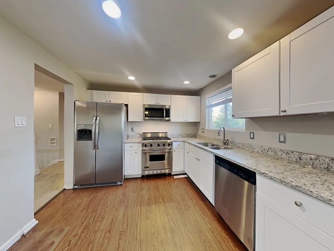 Building Photo - 388 Helena Cir