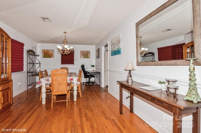 Foto del edificio - 9938 Sandra Ln