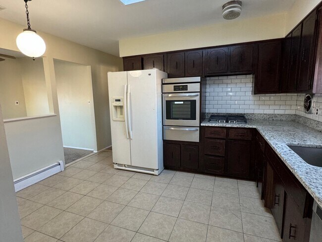 Foto del edificio - 113 Maple Blvd