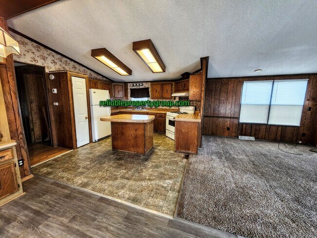 Foto del edificio - New Listing in Churubusco!!