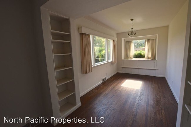 Building Photo - 6655 57th Ave NE