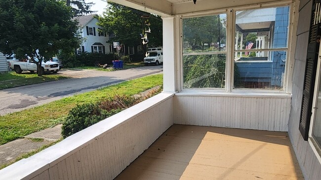 Building Photo - Single Family Three Bedroom Home in Salama...