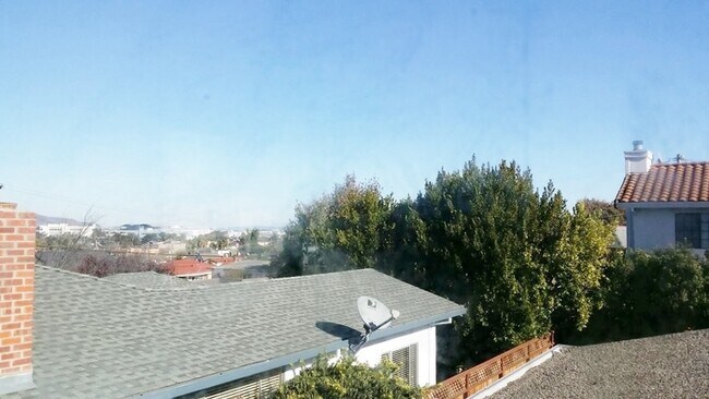 Foto del edificio - Beautiful 2 bedroom Duplex 2nd floor Unit