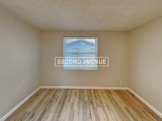 Foto del edificio - 1656 W 30th St