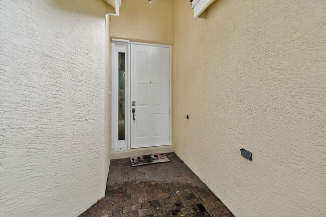 Building Photo - 212 Berenger Walk