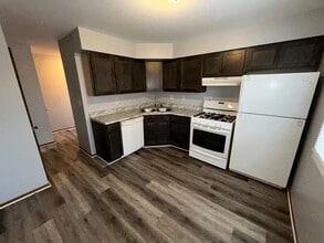 Building Photo - 9116-9118 Broadway Dr