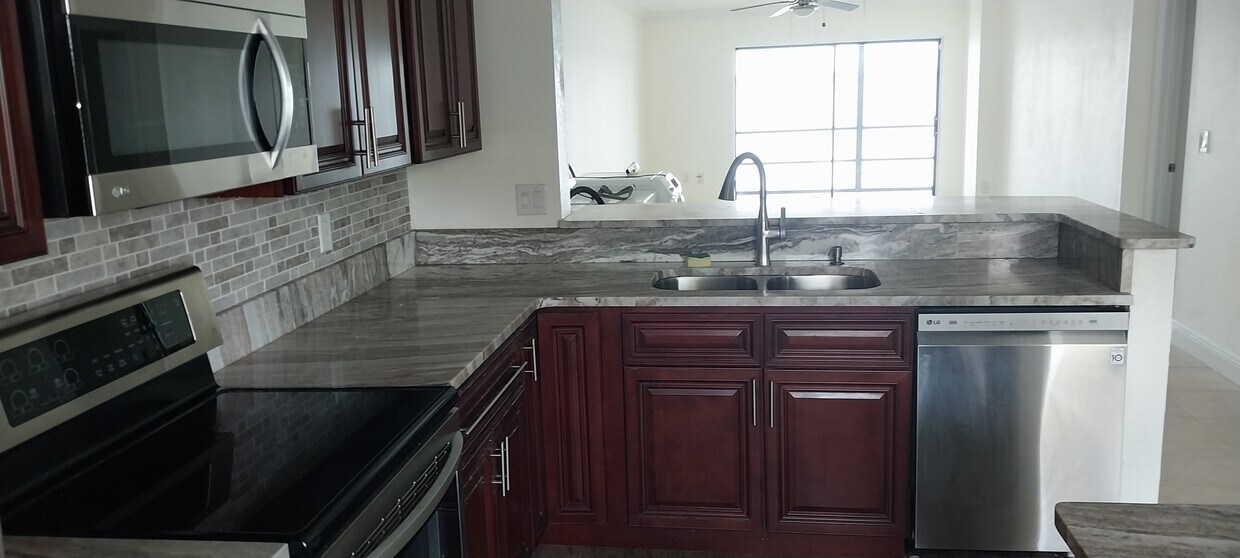 Building Photo - 4109 Fairview Vista Pt
