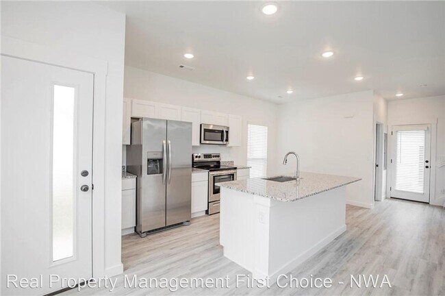 Foto del edificio - 3 br, 2 bath House - 971 Boardwalk Avenue