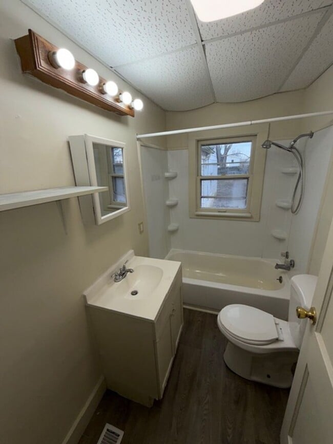 Building Photo - 1813 Jeanette Ave