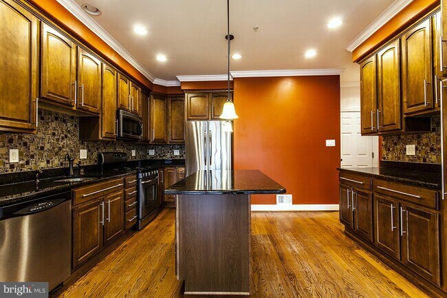 Foto del edificio - 1824 Webster St