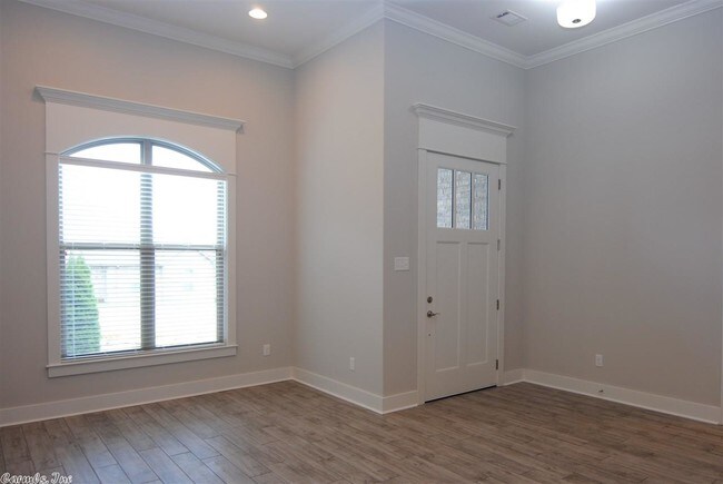 Building Photo - 9601 Cliffside Drive