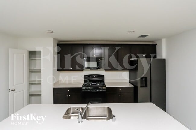 Foto del edificio - 1141 Crestview Dr