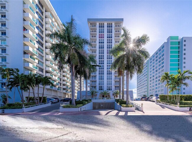 Building Photo - 1228 West Ave