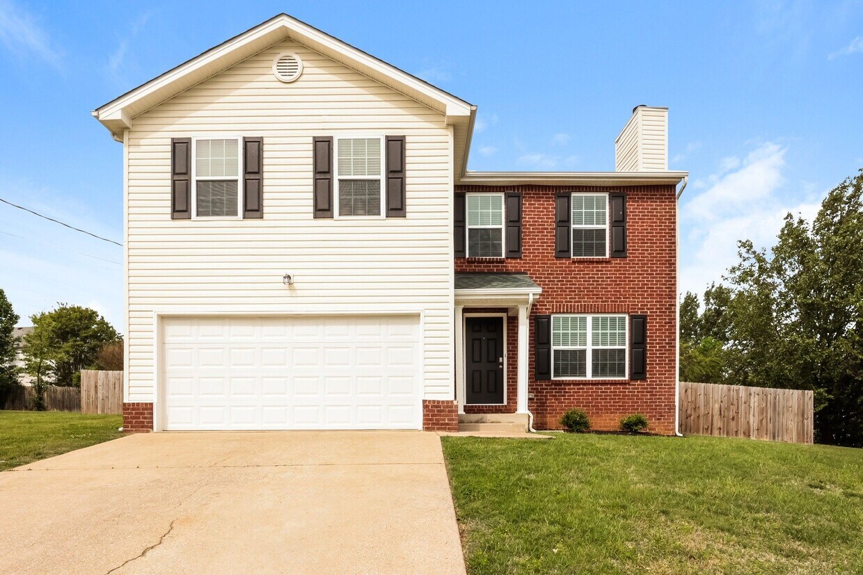 Foto principal - 1700 Chris Dr