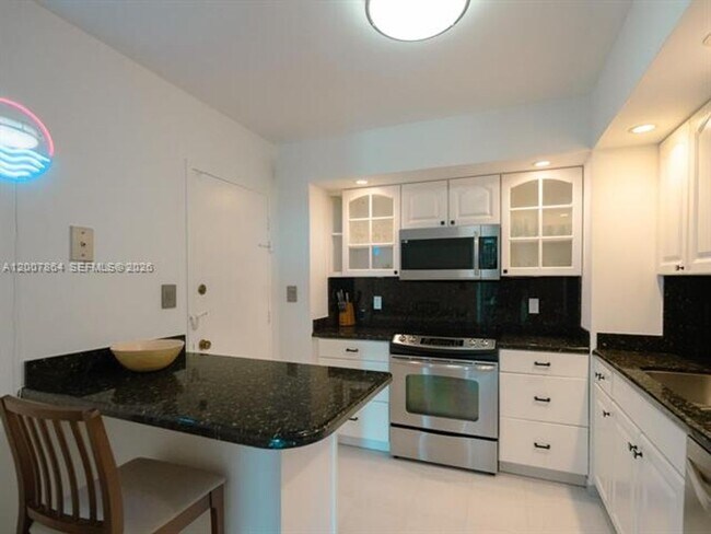 Foto del edificio - 9225 Collins Ave