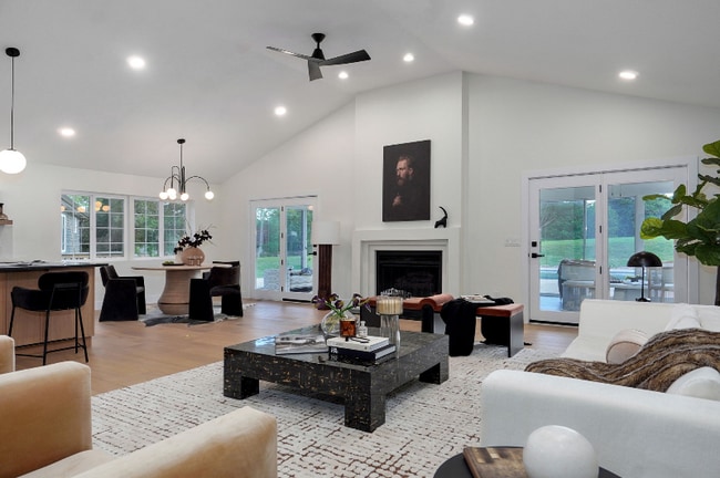 Foto del edificio - 5021 S Farm Rd 137