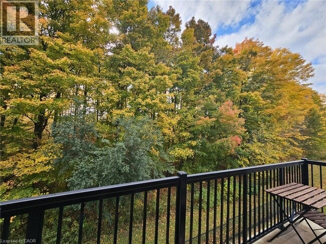 Building Photo - 1989 Ottawa St S