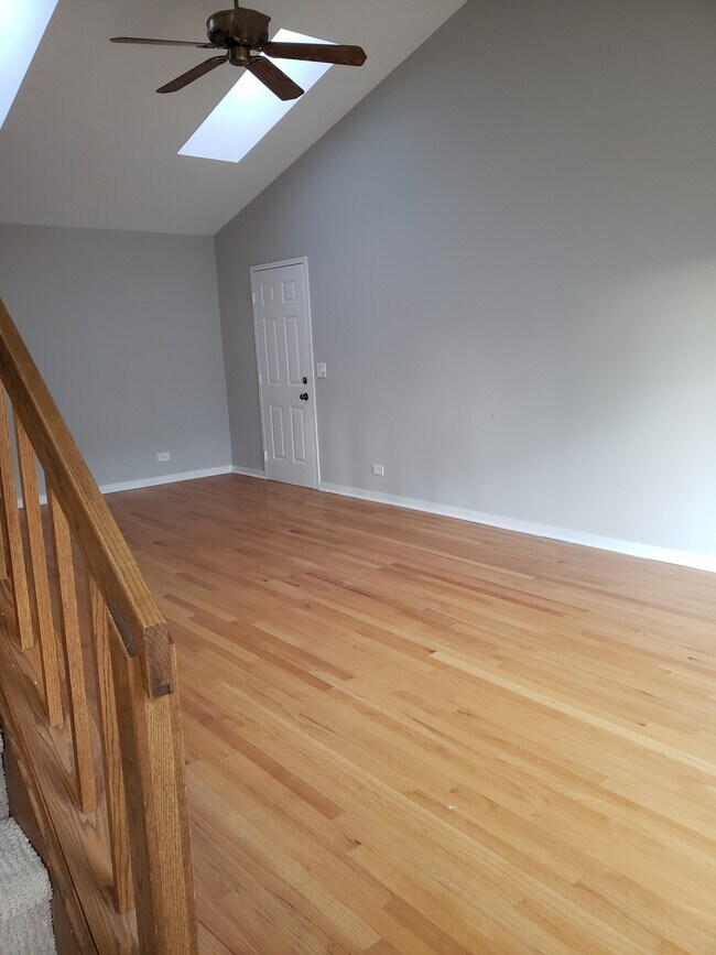 Building Photo - 413 Le Parc Cir