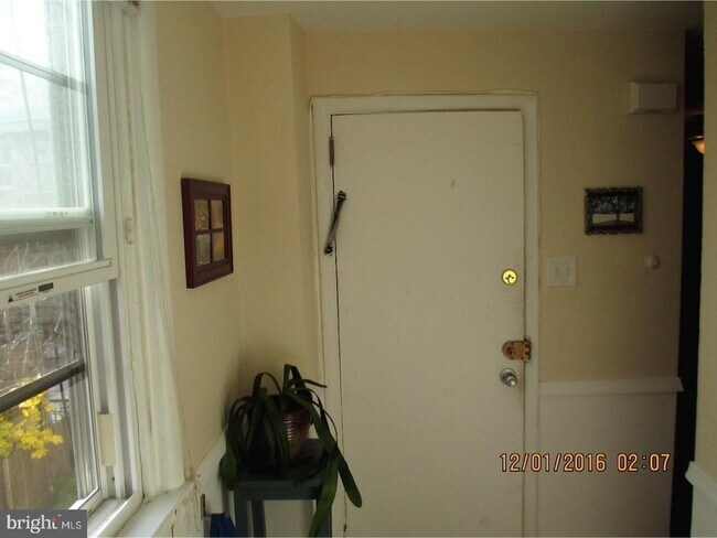 Building Photo - 757 Martin St