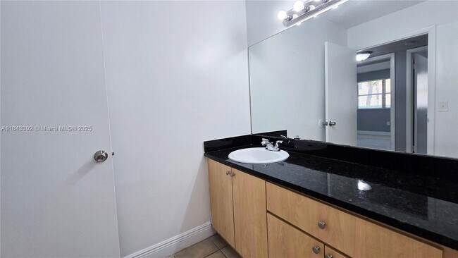 Foto del edificio - 7210 NW 179th St