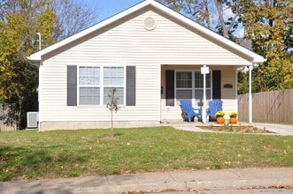 Building Photo - 627 Addison Ave
