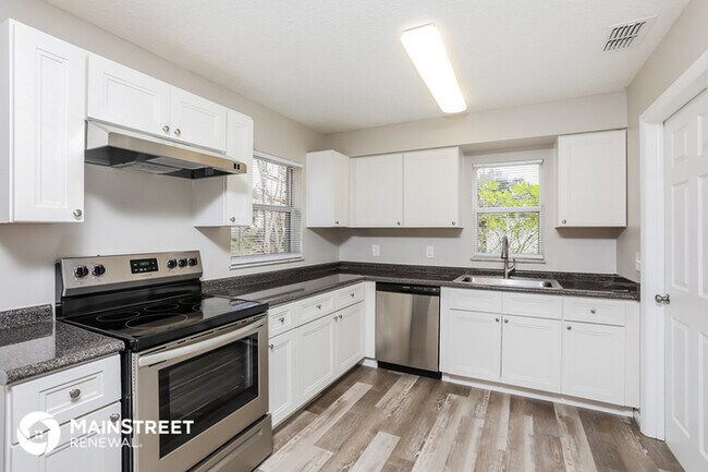 Building Photo - 17 E Celeste St