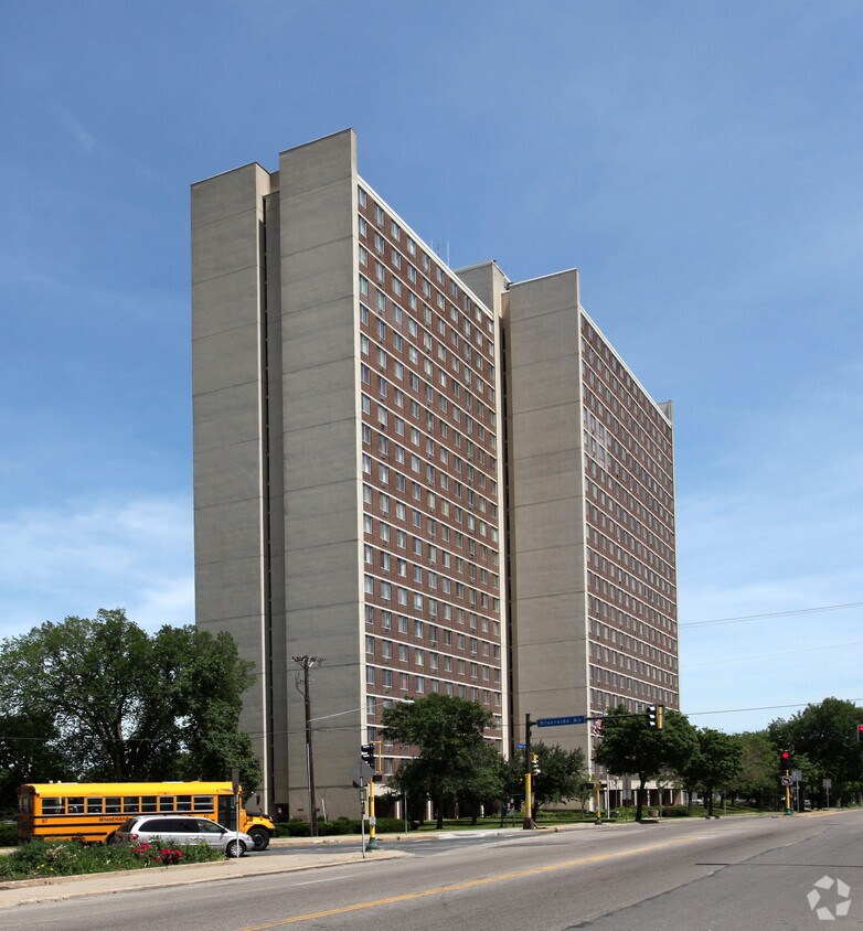 Foto principal - Seward Tower East