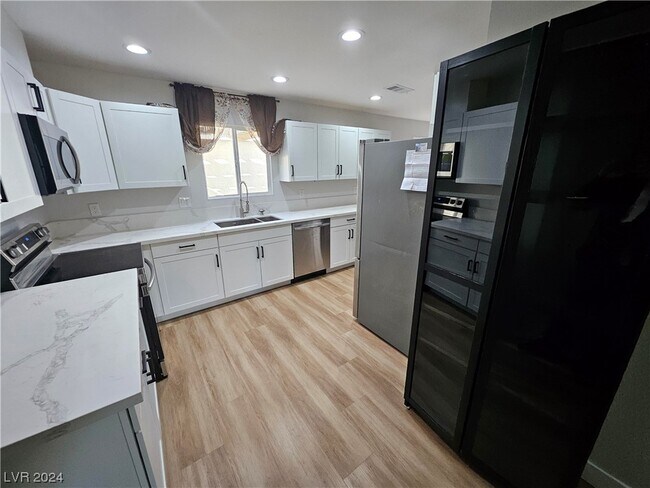 Building Photo - 250 Greenbriar Townhouse Way