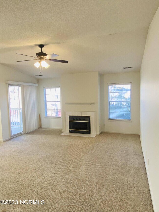 Building Photo - 2804 Mulberry Ln