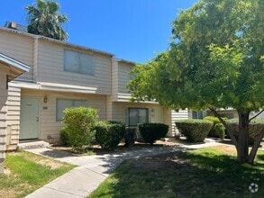 Building Photo - 4940 Larkspur St