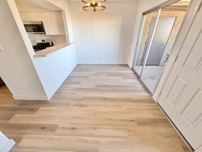 Building Photo - BRIGHT 2-BEDROOM CONDO NEAR STRIP & UNLV W/ PRIVATE BALCONY