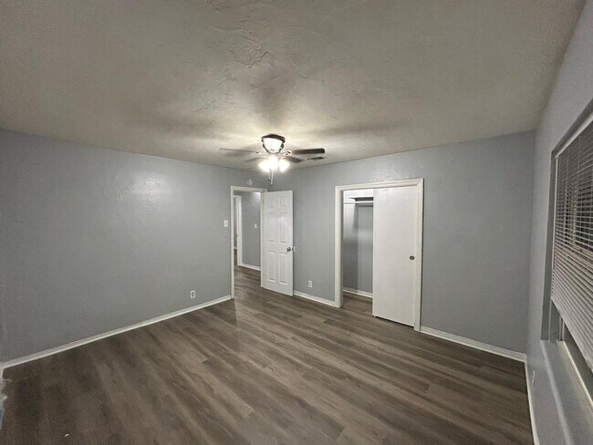 Foto del edificio - $300 OFF FIRST MONTHS RENT MOVE-IN SPECIAL!!