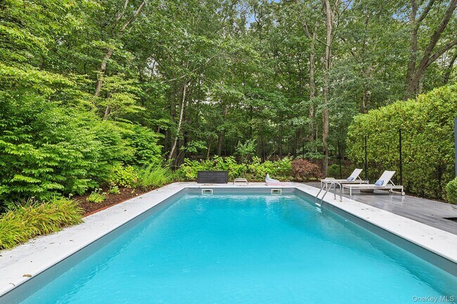 Foto del edificio - 2723 Deerfield Rd