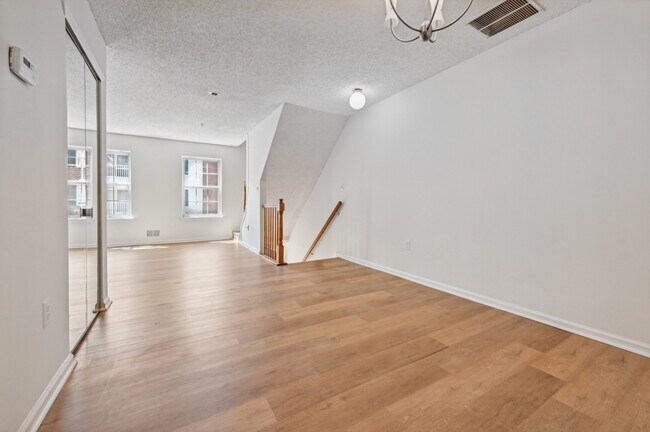 Foto del edificio - 48 Cornerstone Ln