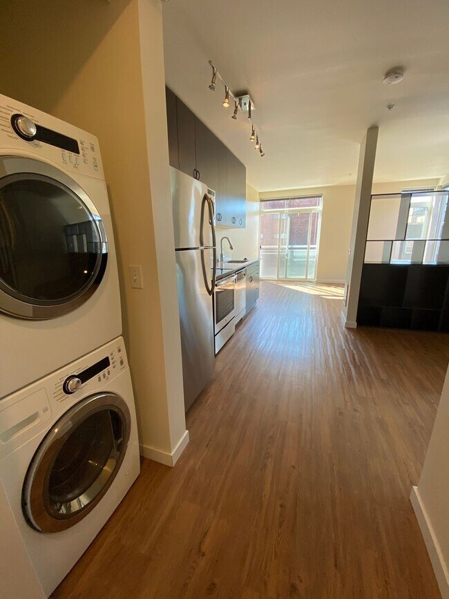 Foto del edificio - The Local 418