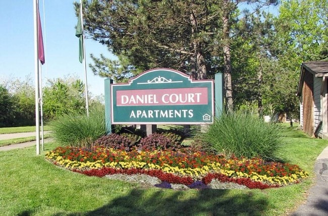 Building Photo - Daniel Court Apartments