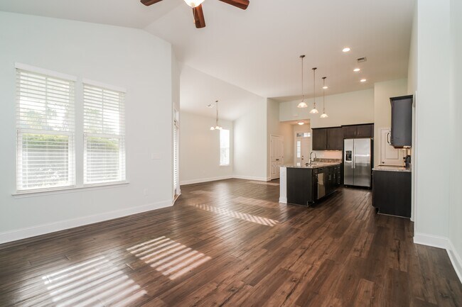 Foto del edificio - 49 Highland Forest Cir