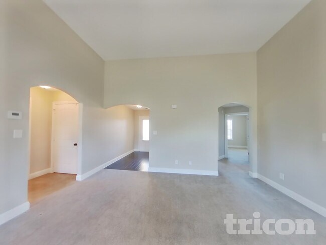 Foto del edificio - 1041 Charles Thomas Dr