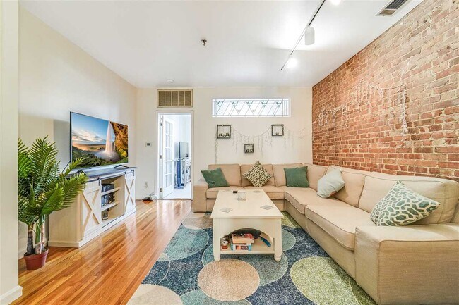 Foto del edificio - 811 Willow Ave
