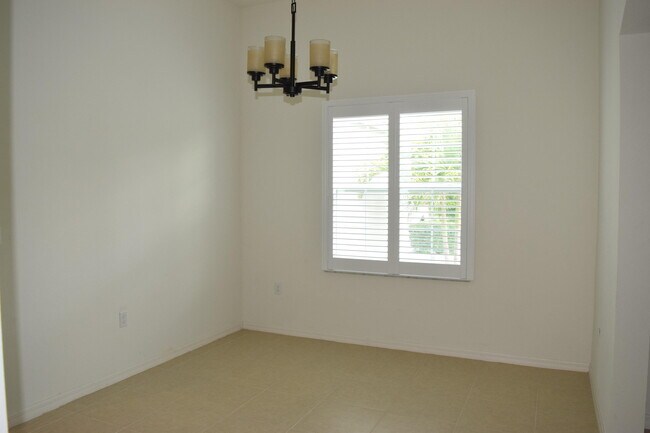 Foto del edificio - 901 SW Haleyberry Ave