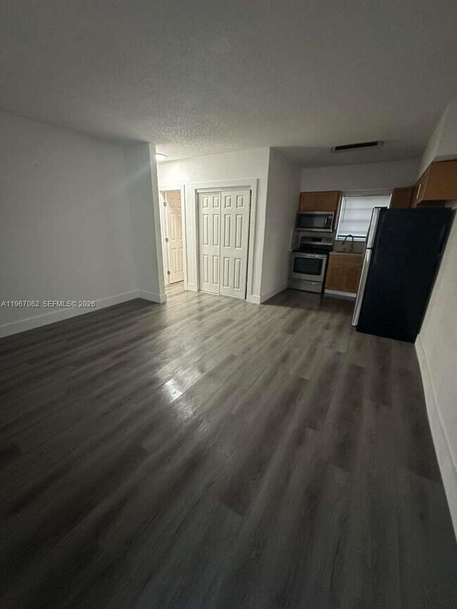 Foto del edificio - 2617 NW 23rd Ave