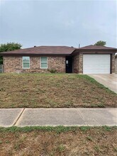 Building Photo - 211 Spur Dr
