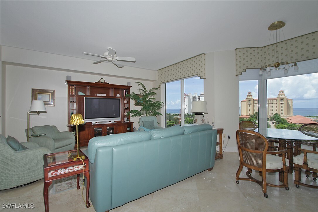 Foto principal - 8787 Bay Colony Dr