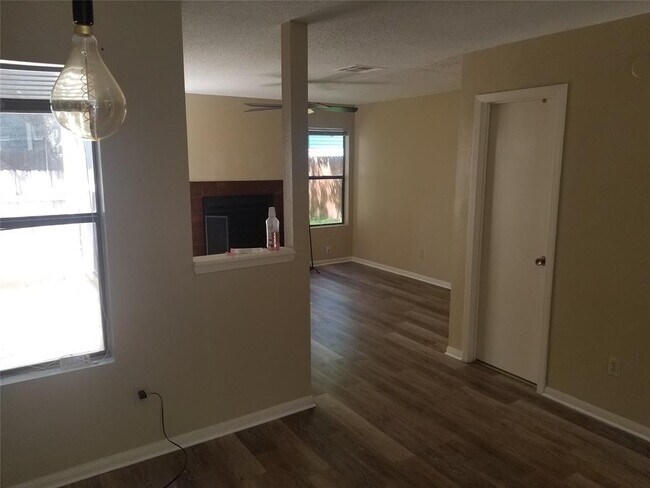 Foto del edificio - 8807 Schick Rd