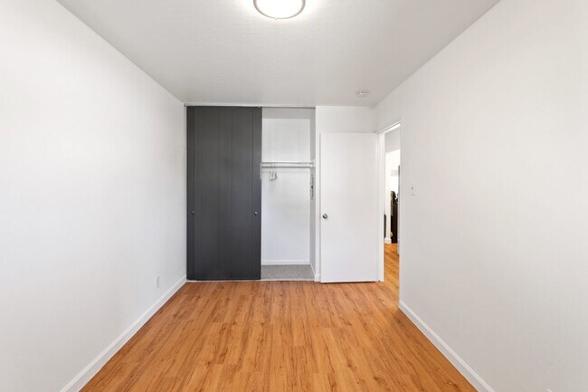 Foto del edificio - Queen room in 2-bed/1.0-bath Home