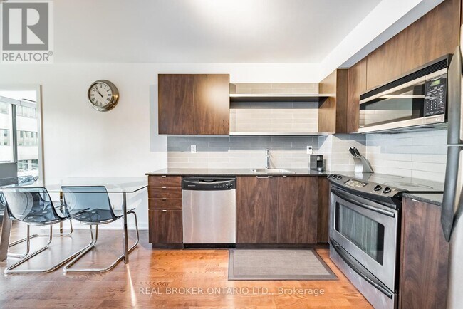 Building Photo - 33 Lombard St