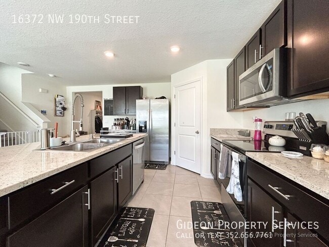 Foto del edificio - 16372 NW 190th St