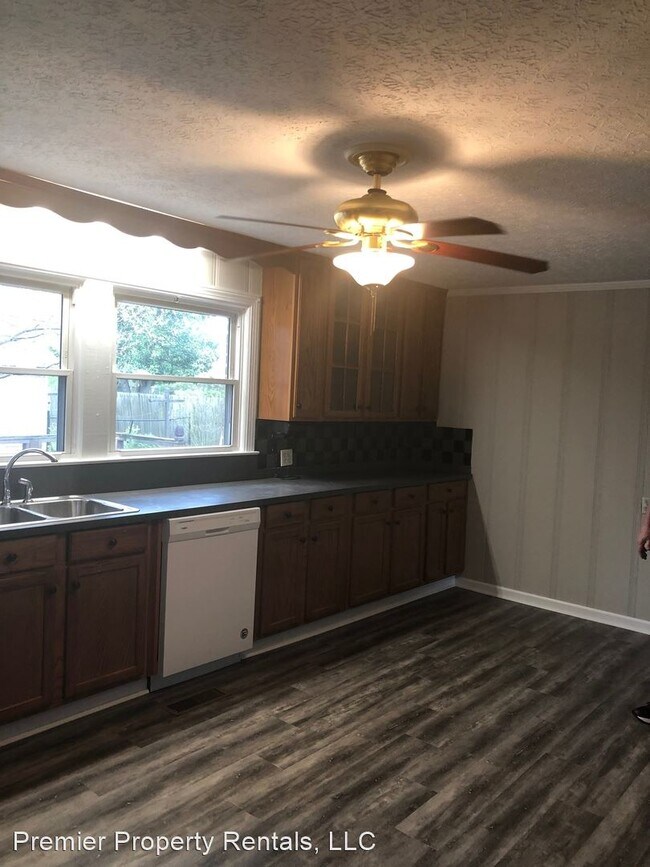 Building Photo - 3 br, 1 bath House - 800 Magnolia St.