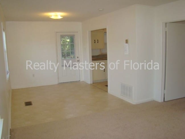 Building Photo - 10045 Noriega Dr